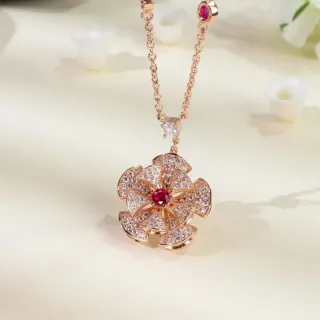 金色红花吊坠镶嵌项链