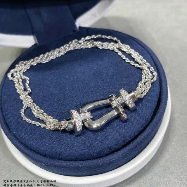 Gold Silver Chain-Link Band Horseshoe-Shaped Clasp Bracelet 8