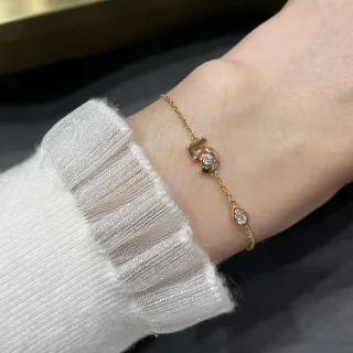 Cadena de oro y plata con charms de gemas redondas y de lágrima pulsera