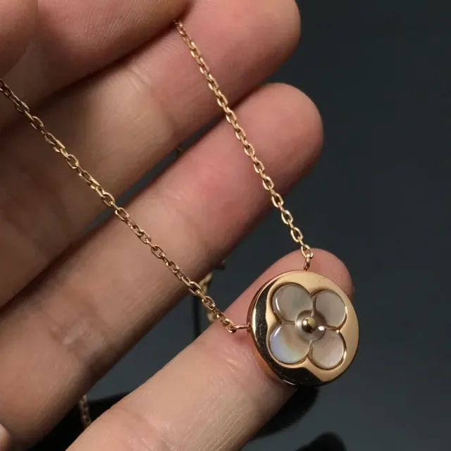 Collier pendentif floral circulaire avec incrustation de mère de perle en or et argent 2