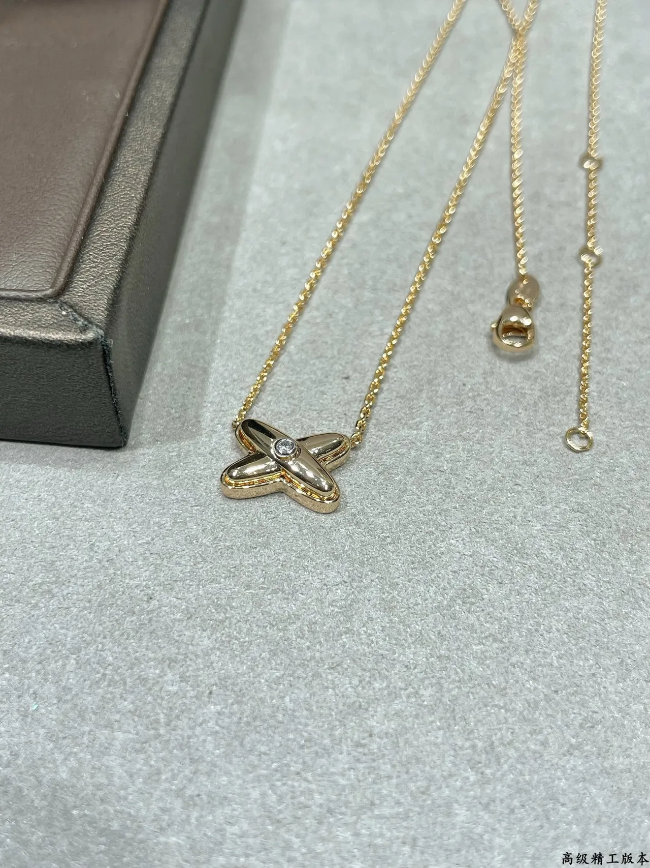 Gold Silver Cross-Shaped Pendant Single Central Stone Necklace 5