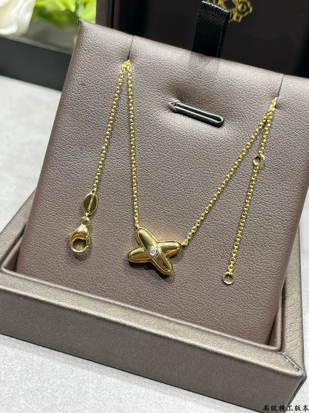 Gold Silver Cross-Shaped Pendant Single Central Stone Necklace 6