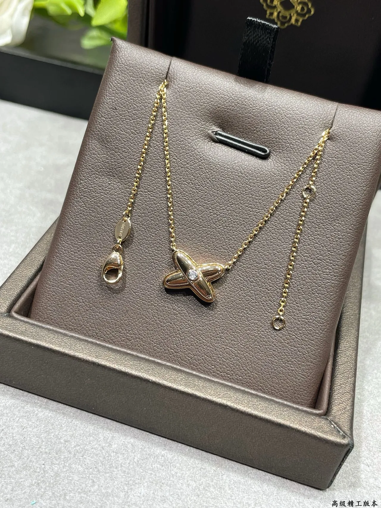 Gold Silver Cross-Shaped Pendant Single Central Stone Necklace 8
