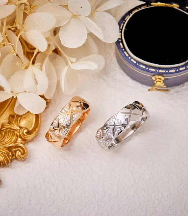 Gold Silver Geometric Quilted Motif Pavé-Set Diamonds Ring 2