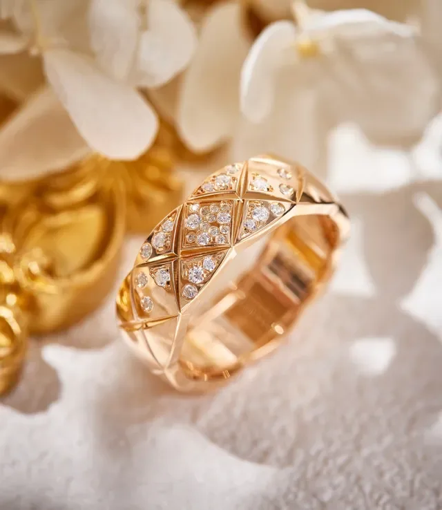Gold Silver Geometric Quilted Motif Pavé-Set Diamonds Ring 3