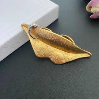 সোনা রূপা পাতার আকারের টেক্সচার্ড মেটাল ব্রোচ