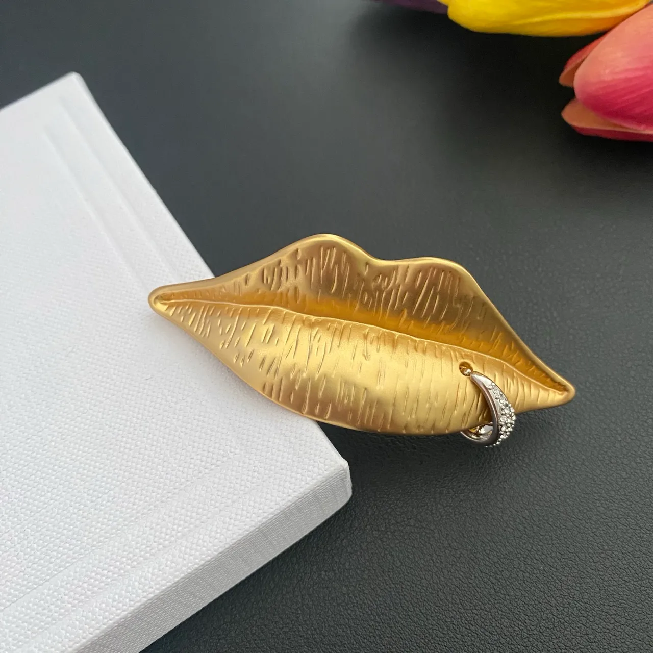 Gold Silver Leaf-Shaped Textured Metal Brooch 5