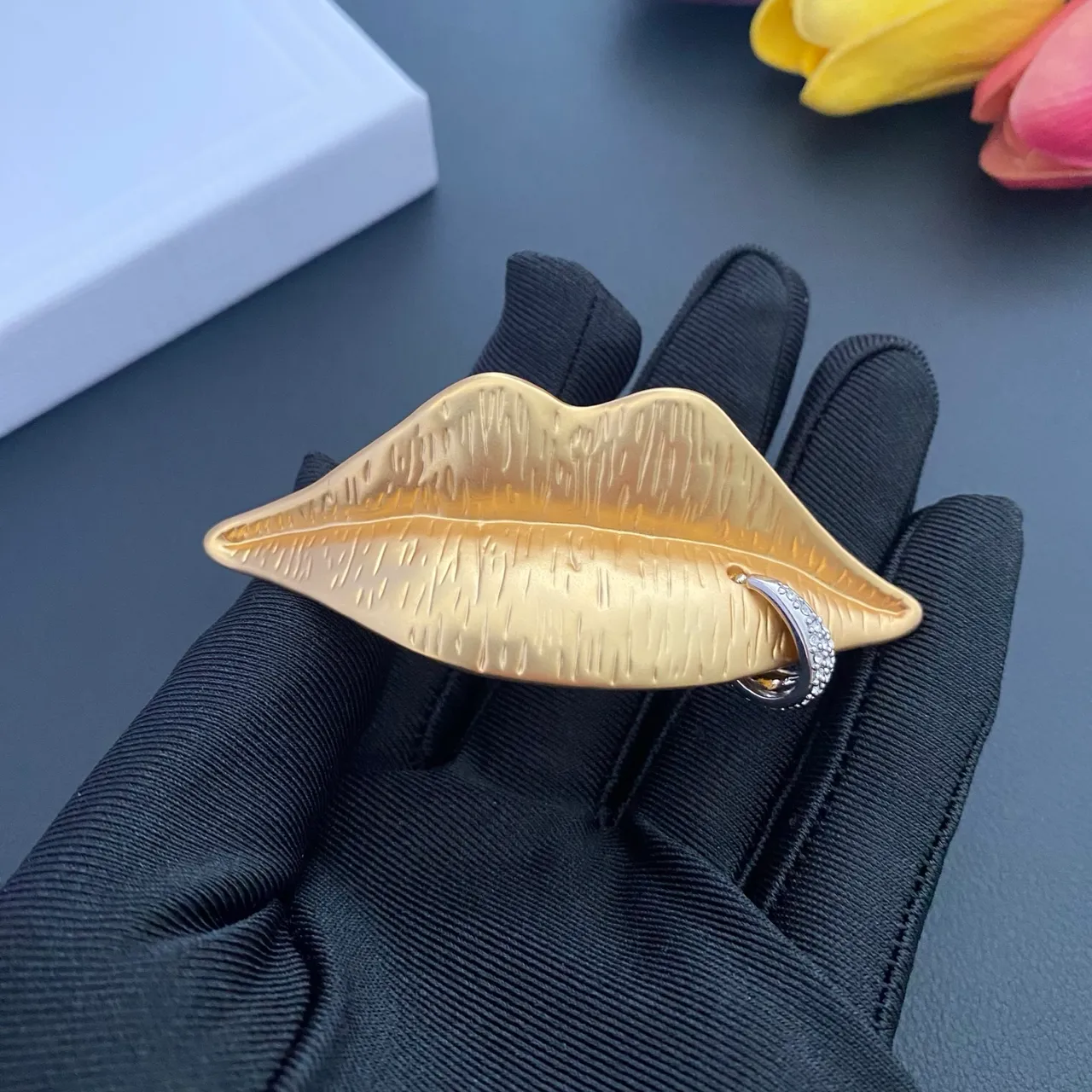 Gold Silver Leaf-Shaped Textured Metal Brooch 8