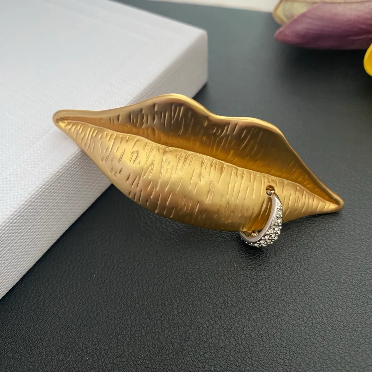 Gold Silver Leaf-Shaped Textured Metal Brooch 9