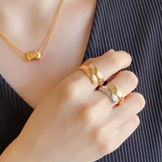 Gold Silver Quilted Geometric Motif Interlocking Band Design Ring