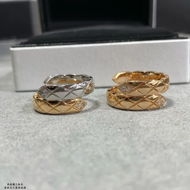 Gold Silver Quilted Geometric Motif Interlocking Band Design Ring 9