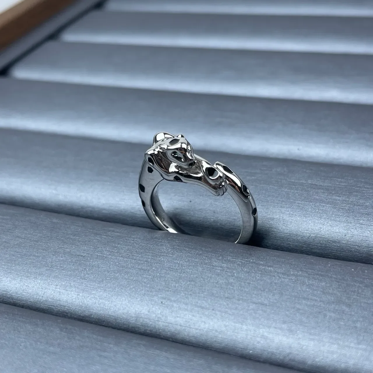 Gold Silver Sculpted Animal-Head Motif Open-Band Design Ring 3