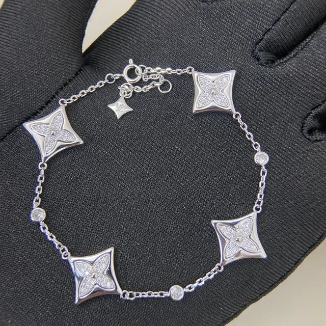 Gold Silver Star-Shaped Quatrefoil Motifs Pavé-Set Clear Stones Necklace 4