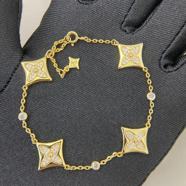 Gold Silver Star-Shaped Quatrefoil Motifs Pavé-Set Clear Stones Necklace 5