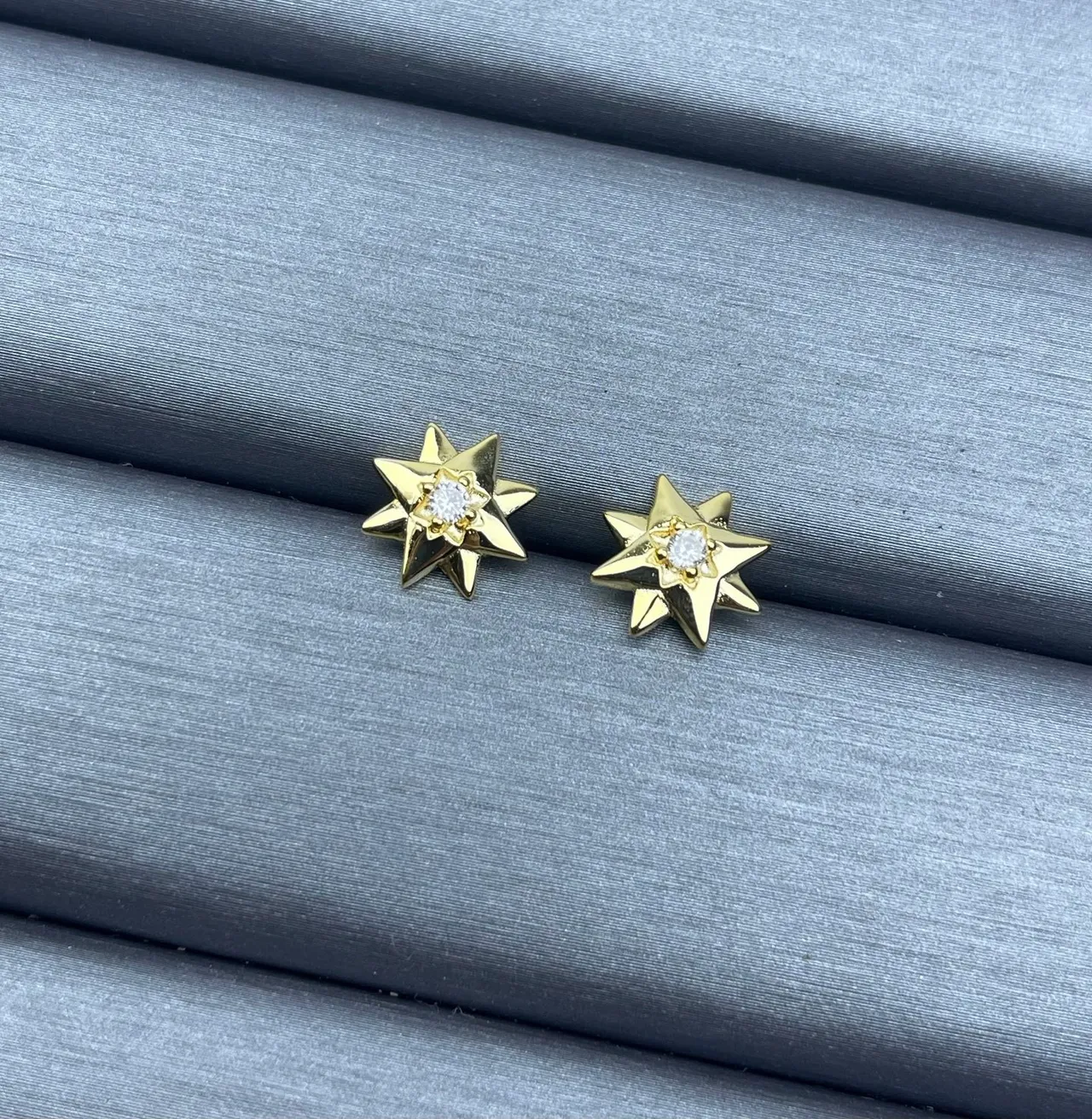 Gold Silver Star-Shaped Studs Central Faceted Stone Earrings 2