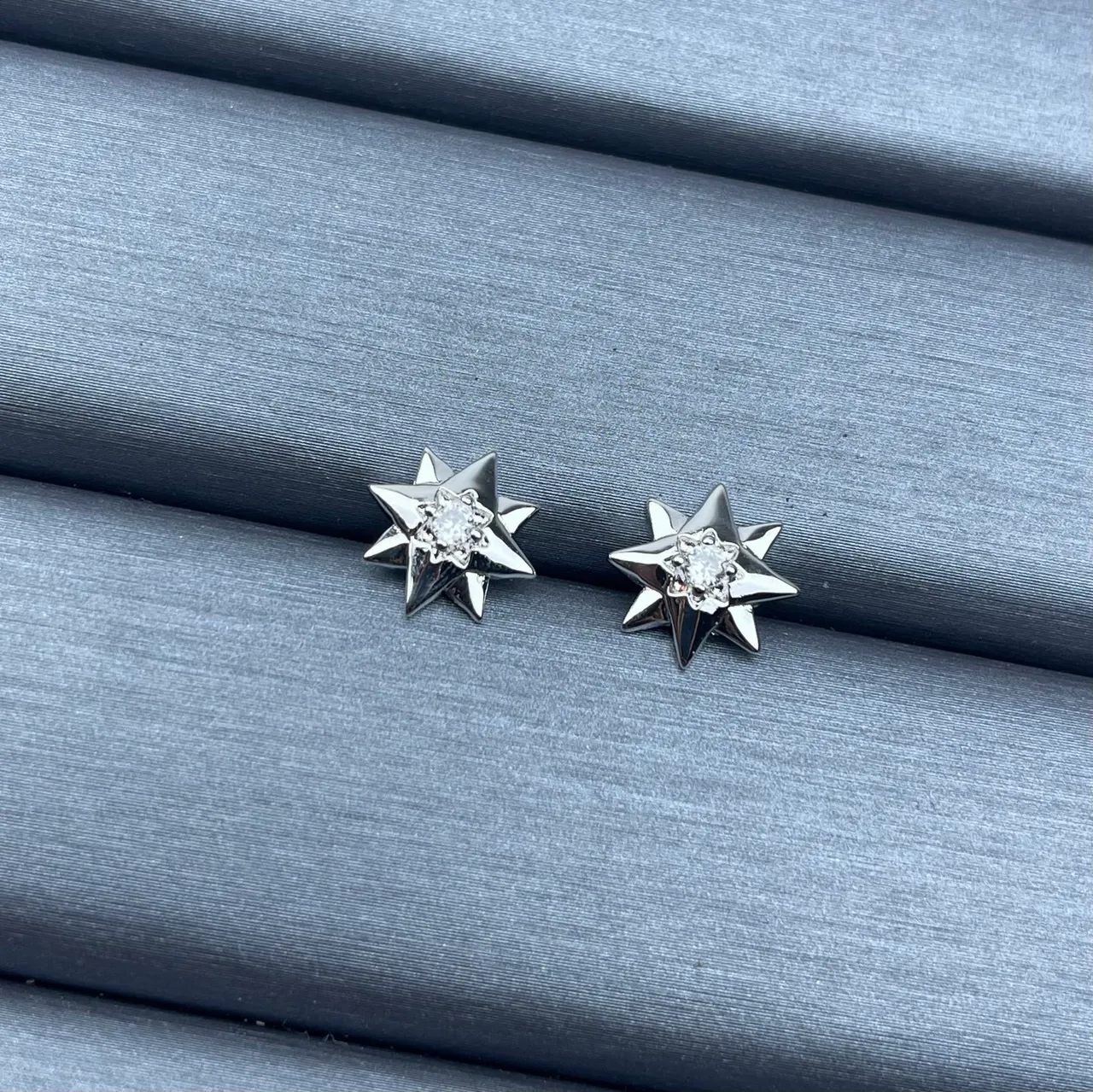 Gold Silver Star-Shaped Studs Central Faceted Stone Earrings 3