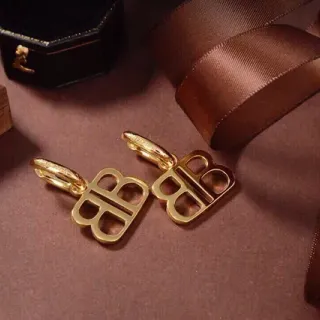 Collares con colgantes y charms de motivo double-B en tono dorado
