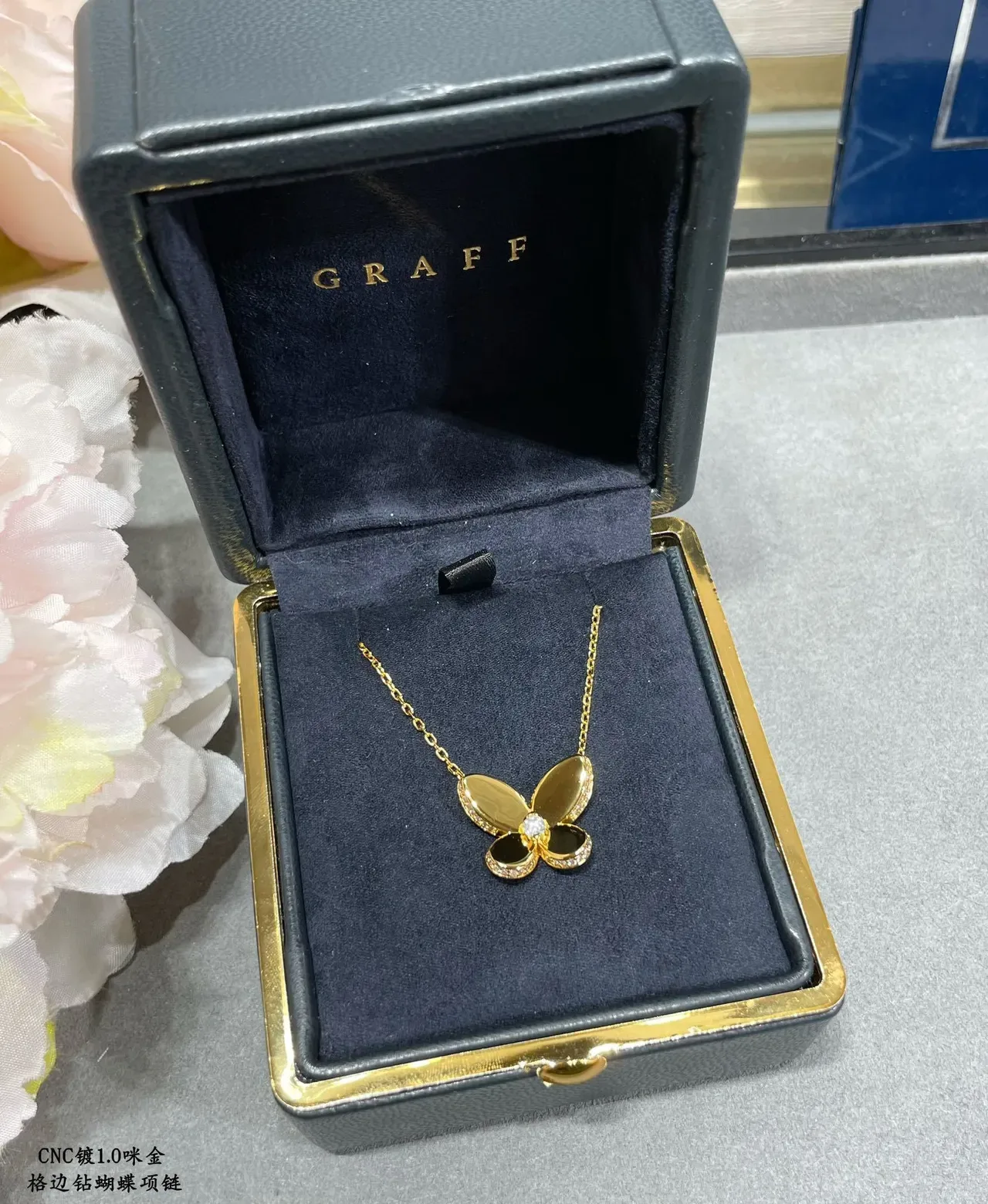 Collares de Mariposa con Borde Pavé en Oro 2
