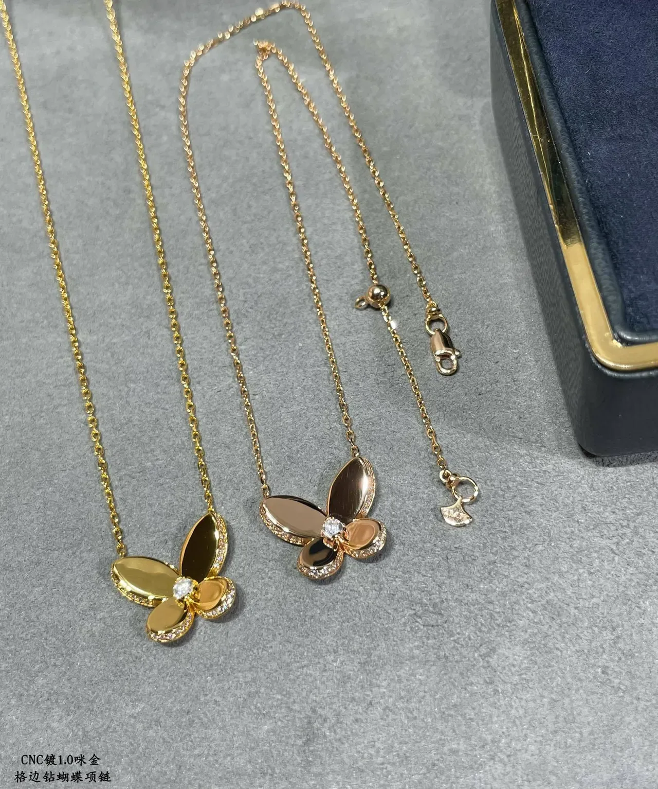 Collares de Mariposa con Borde Pavé en Oro 8