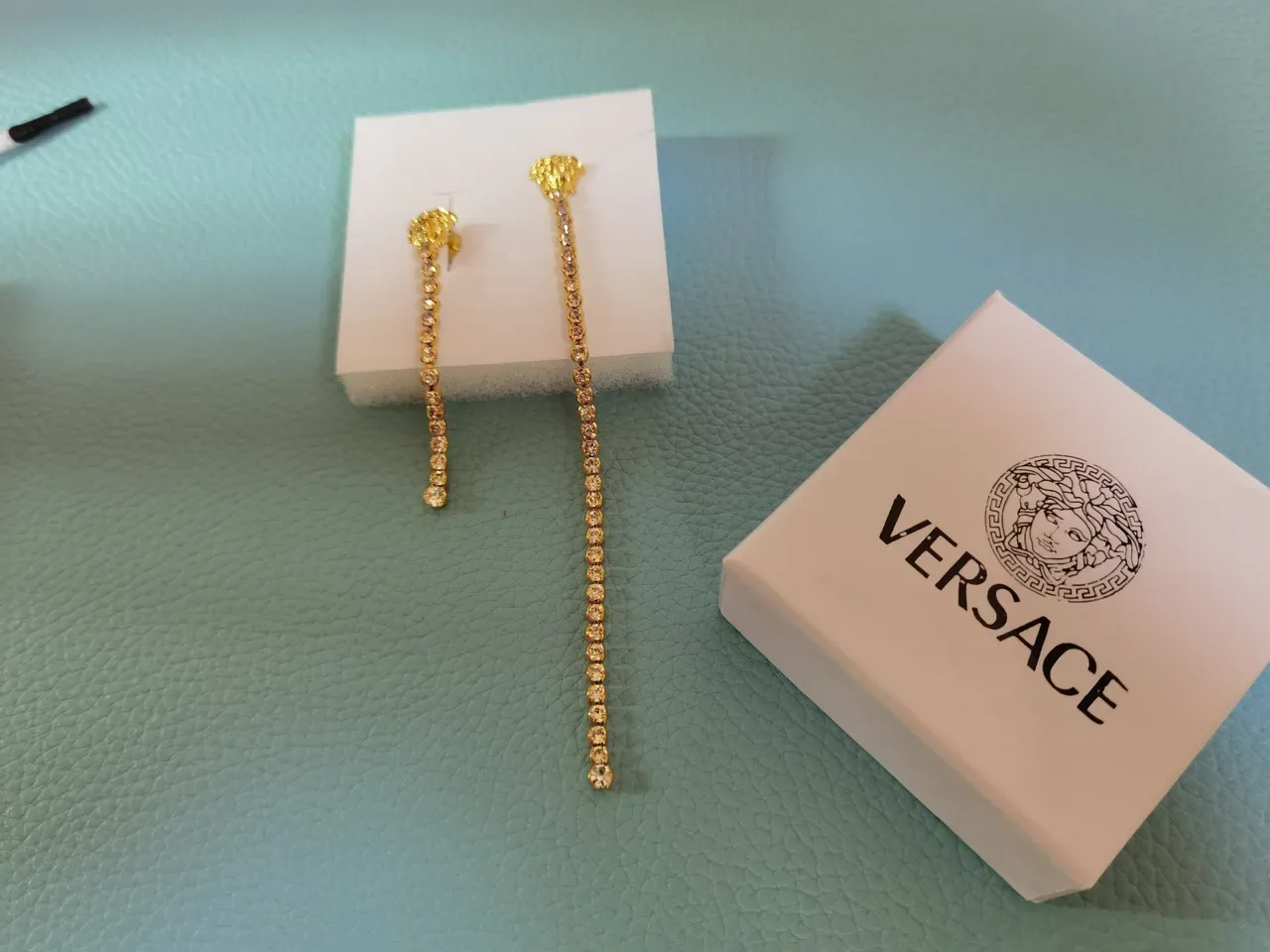 Gold-Tone Sculpted Head Motif Crystal Drop Earrings 3
