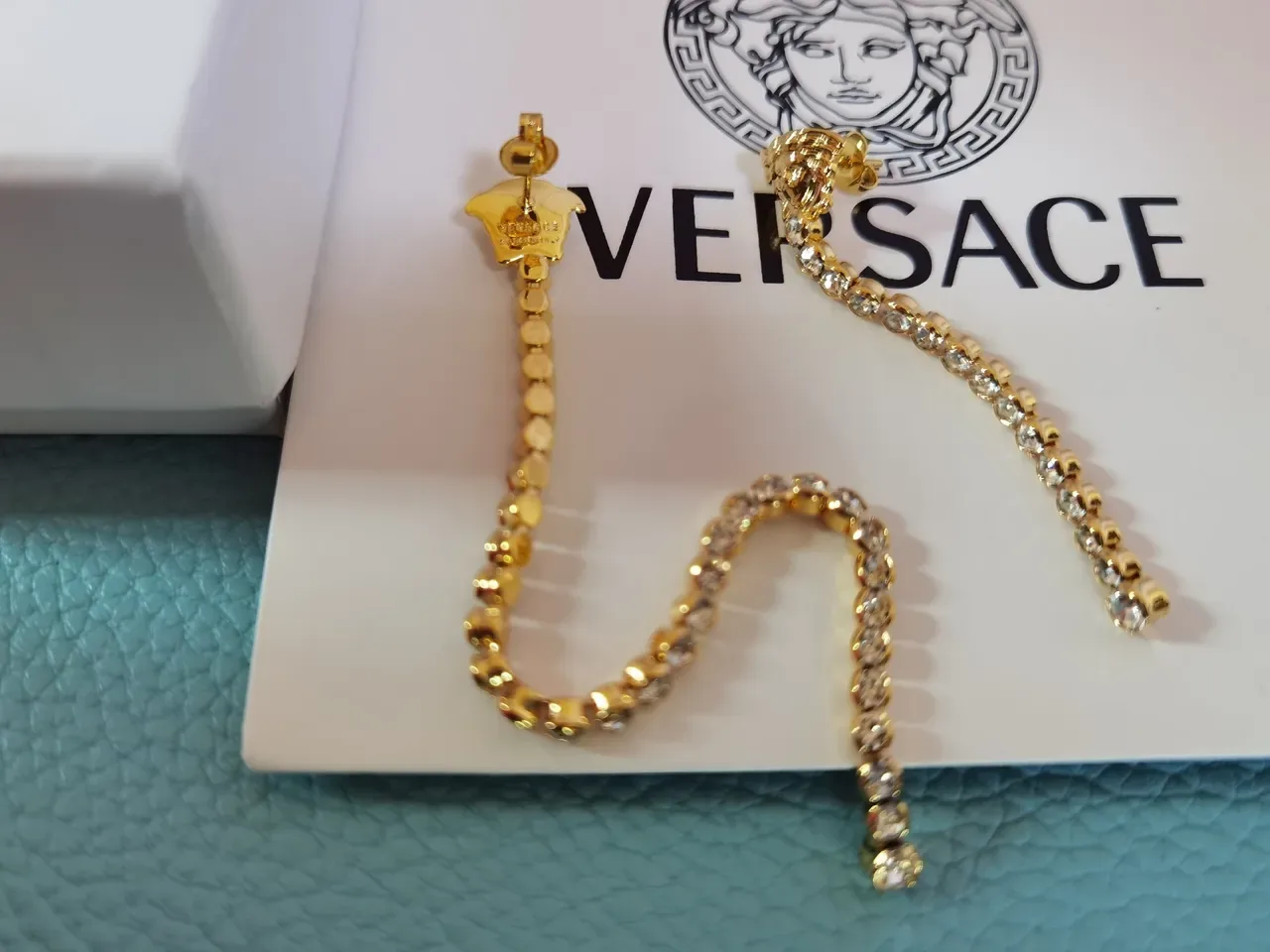 Gold-Tone Sculpted Head Motif Crystal Drop Earrings 4