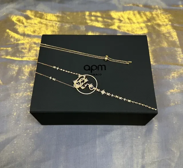 Gold-Tone Star Motif Circular Pendant Drop Necklace 5
