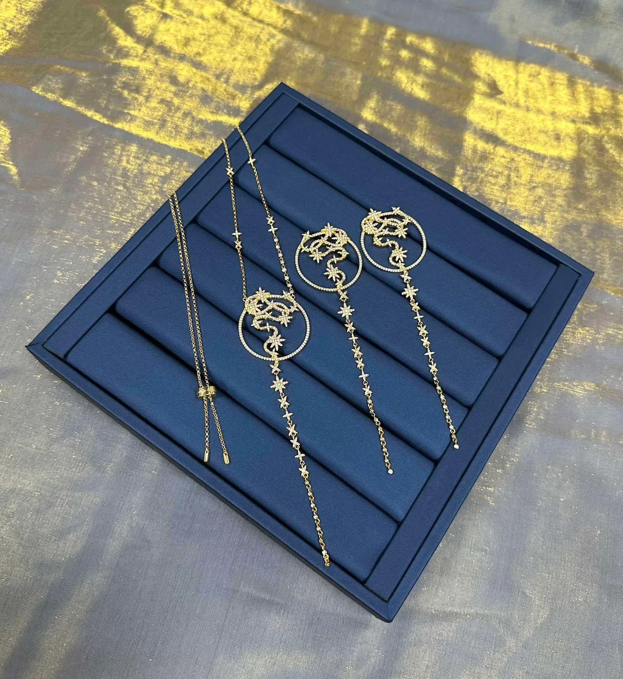 Gold-Tone Star Motif Circular Pendant Drop Necklace 7