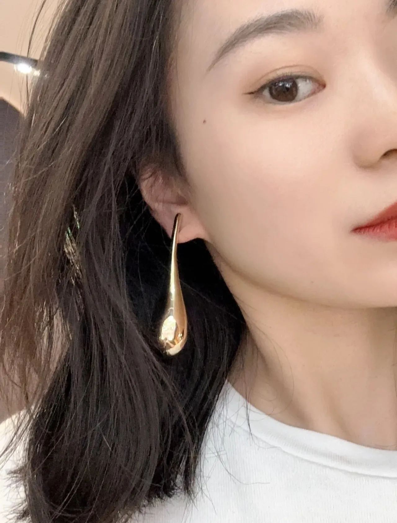 Gold-Toned Teardrop Dangling Earrings 4