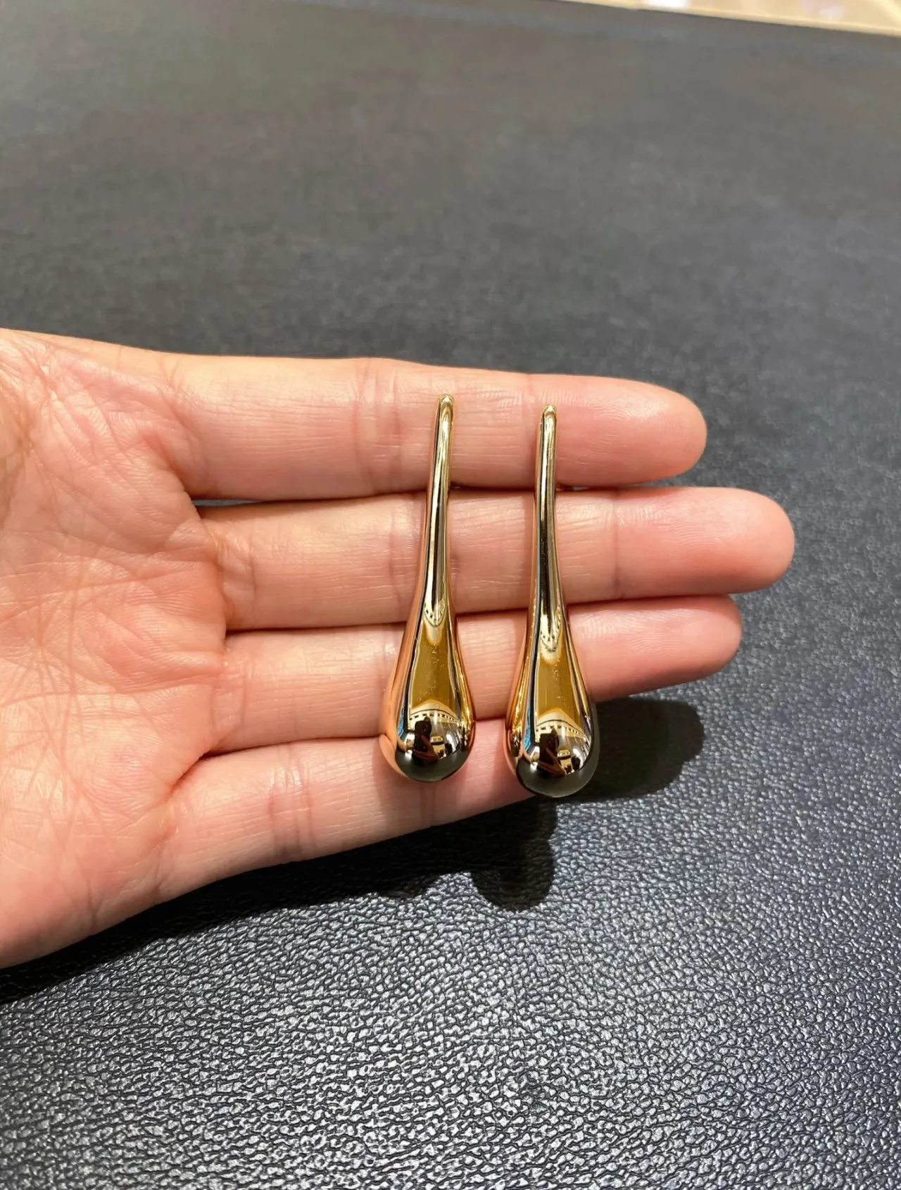 Gold-Toned Teardrop Dangling Earrings 6