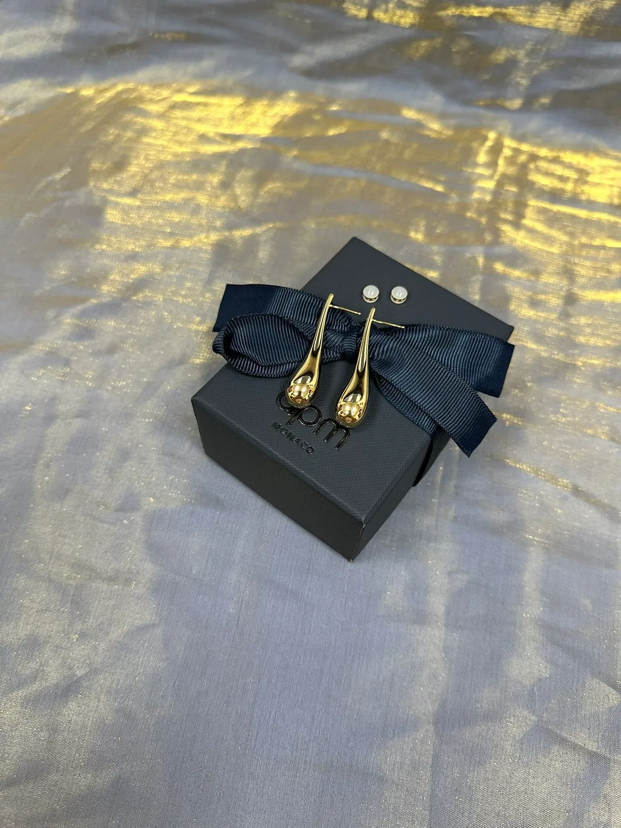Gold-Toned Teardrop Dangling Earrings 7