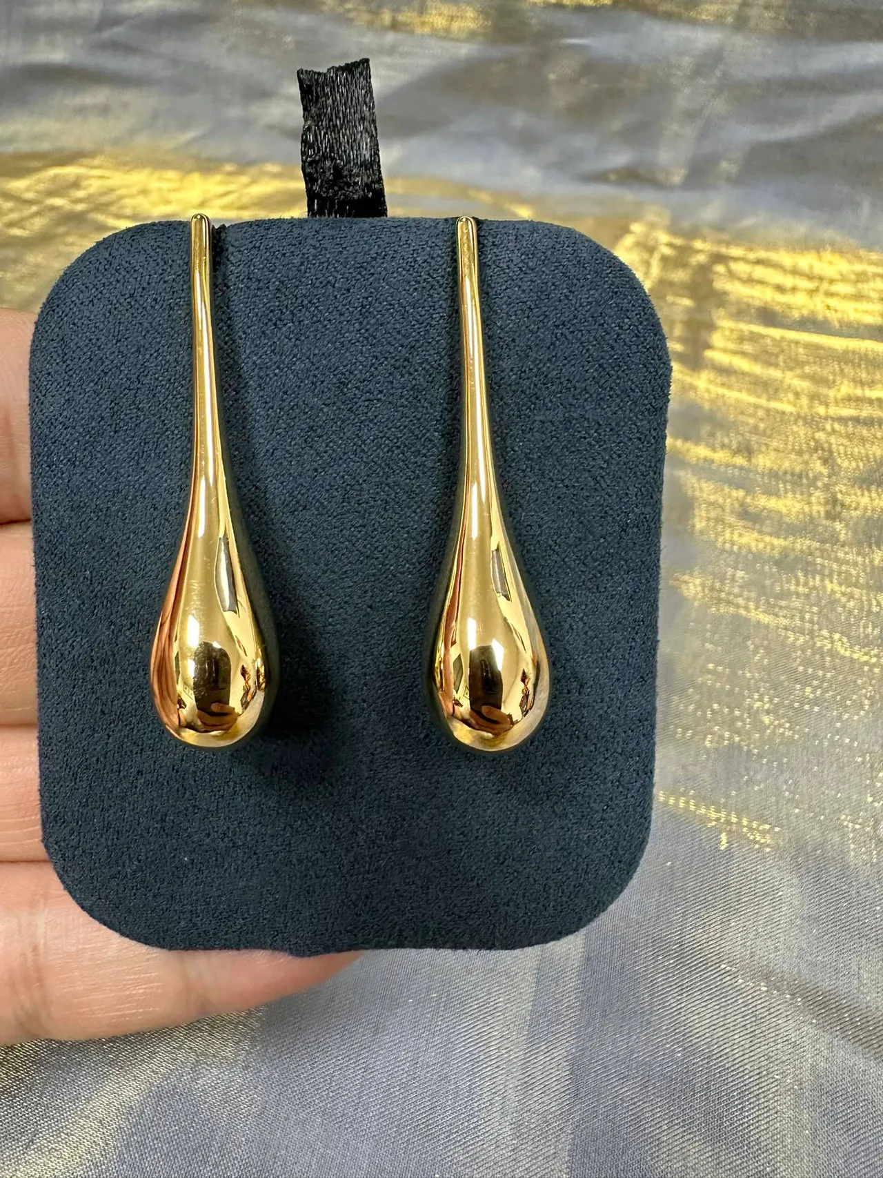 Gold-Toned Teardrop Dangling Earrings 8
