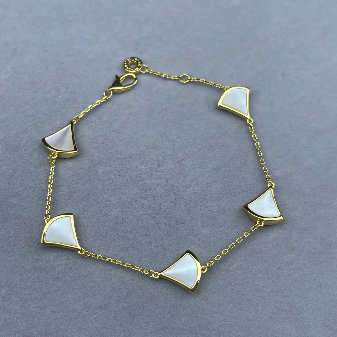 Gold White Chain Fan-Shaped Mother-of-Pearl Inlays Bracelet 3