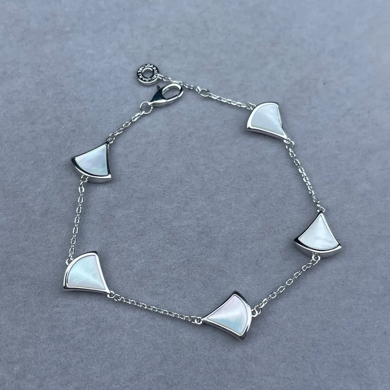 Gold White Chain Fan-Shaped Mother-of-Pearl Inlays Bracelet 4