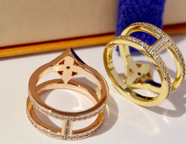 Gold White Pavé-Set Quatrefoil Floral Motif Ring 2