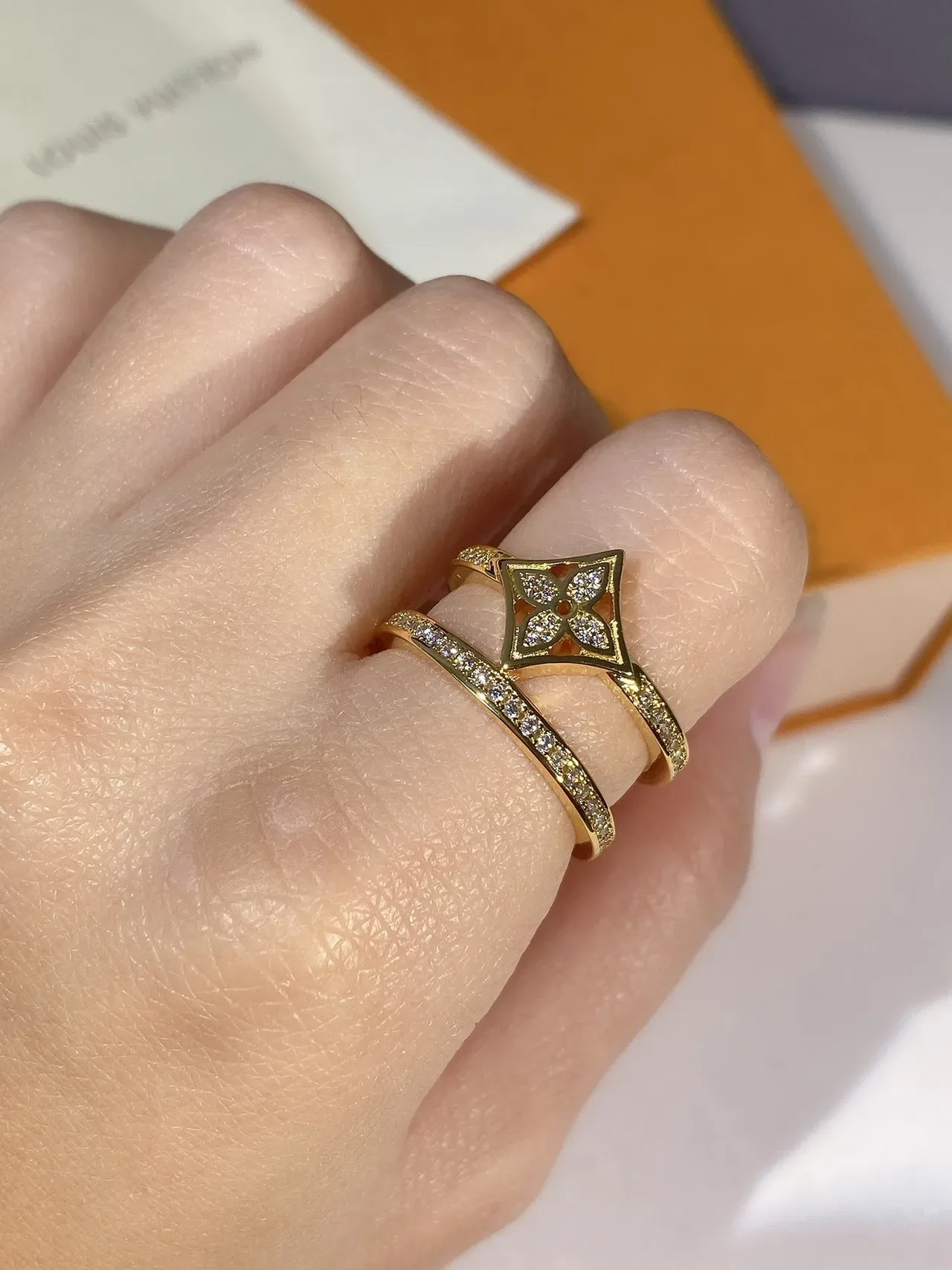 Gold White Pavé-Set Quatrefoil Floral Motif Ring 3