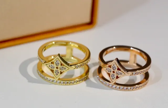 Gold White Pavé-Set Quatrefoil Floral Motif Ring 6
