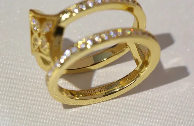 Gold White Pavé-Set Quatrefoil Floral Motif Ring 8
