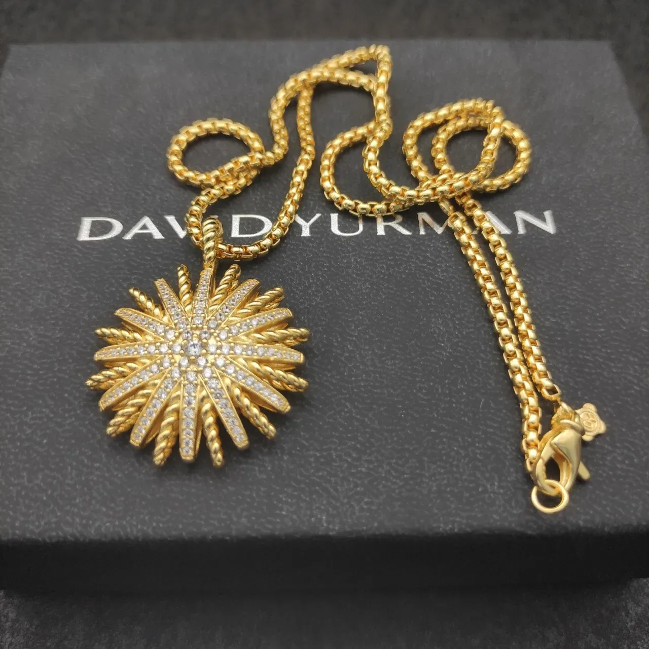 Gold White Sunburst Pendant Twisted Rope Motif Necklace 3