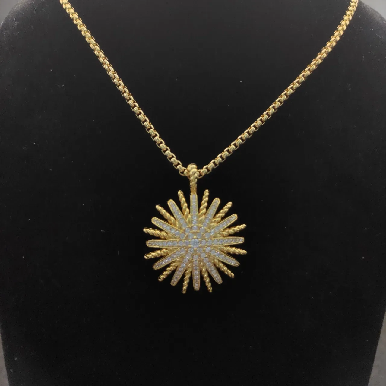 Gold White Sunburst Pendant Twisted Rope Motif Necklace 7