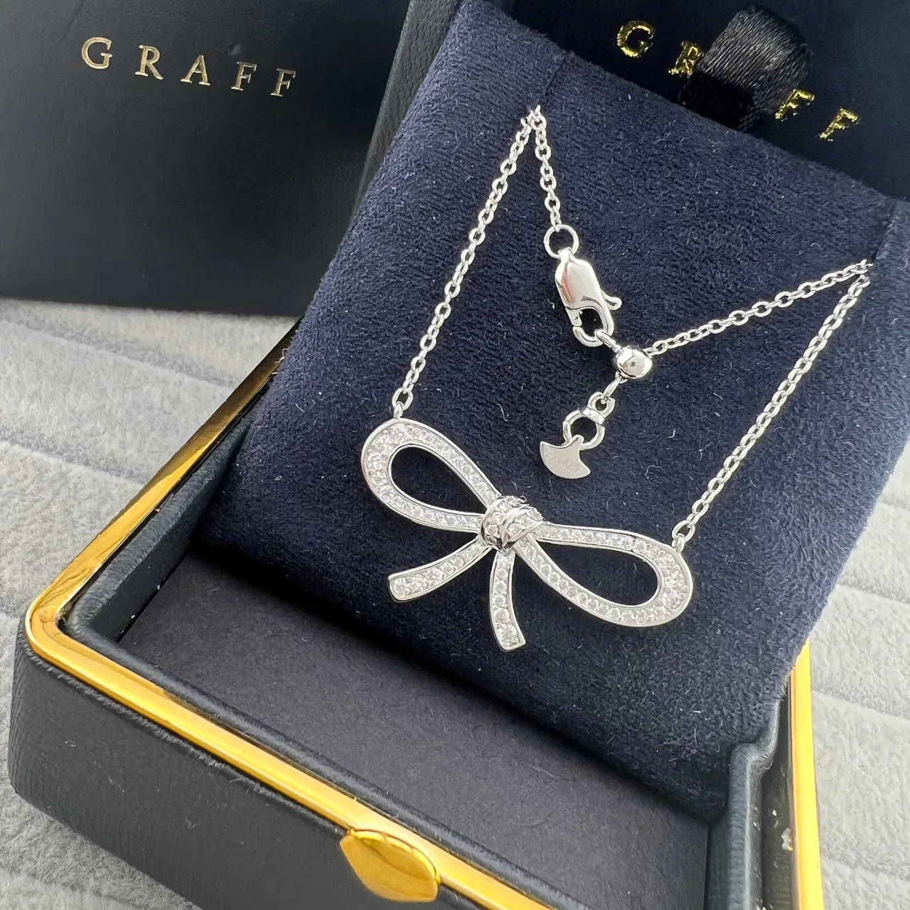 Graff Bow Gold Silver Pendant Pavé-Set Stones Necklace 4