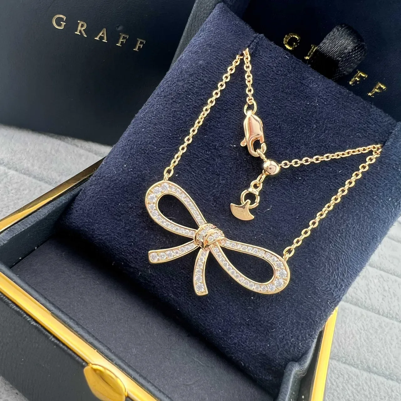 Graff Bow Gold Silver Pendant Pavé-Set Stones Necklace 5