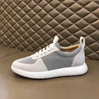 Tênis de baixo com cadarço, painéis de mesh-suede cinza e preto