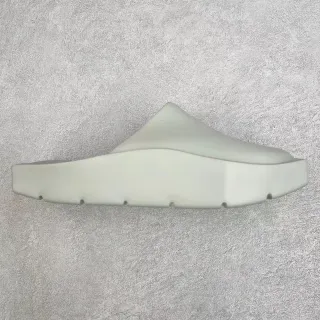Gray Molded Monolithic Construction Ventilation Holes Sandals