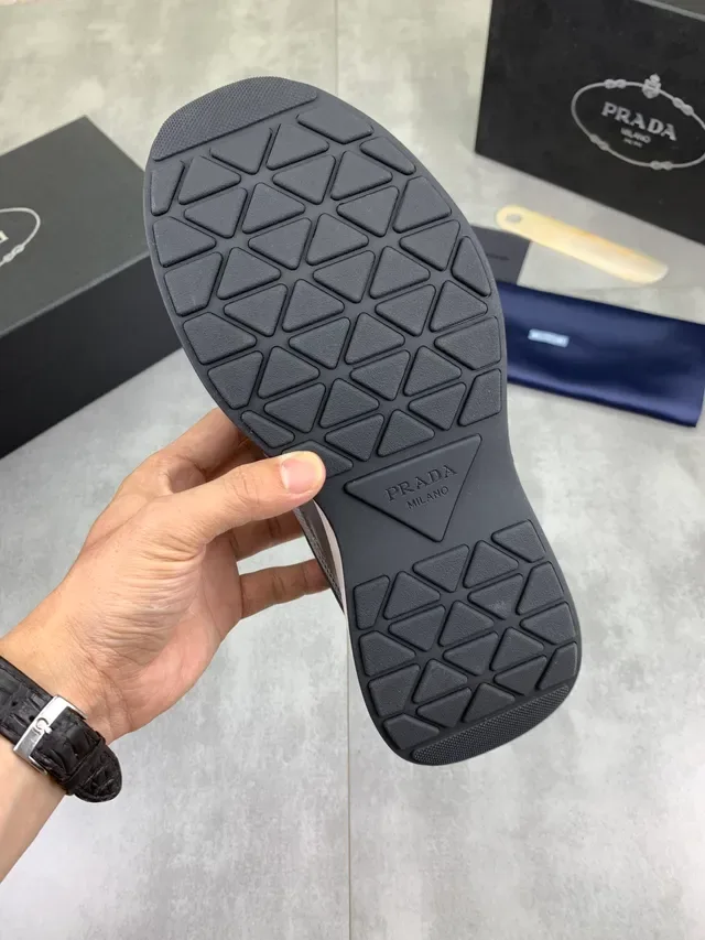Gray White Low-Top Mixed-Material Upper Sneakers 3