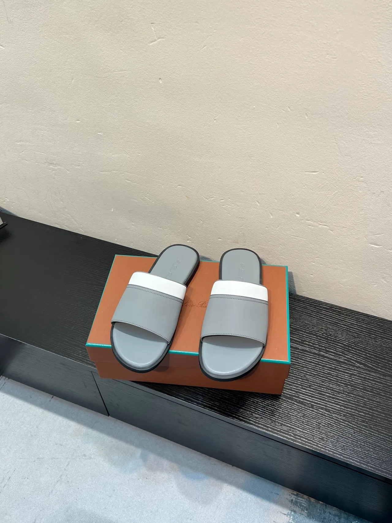 Gray White Two-Tone Leather-Like Upper Slippers 2