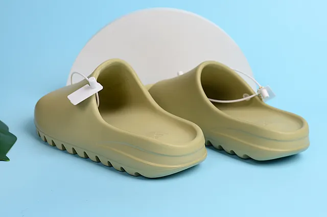 Green Molded Monochrome Sole Ribbed Outsole Slippers 5