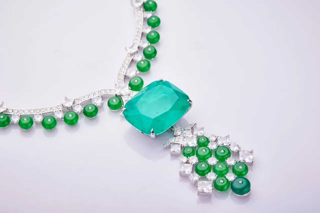 Green White Emerald-Cut Central Pendant Round Bead Accents Necklace 2