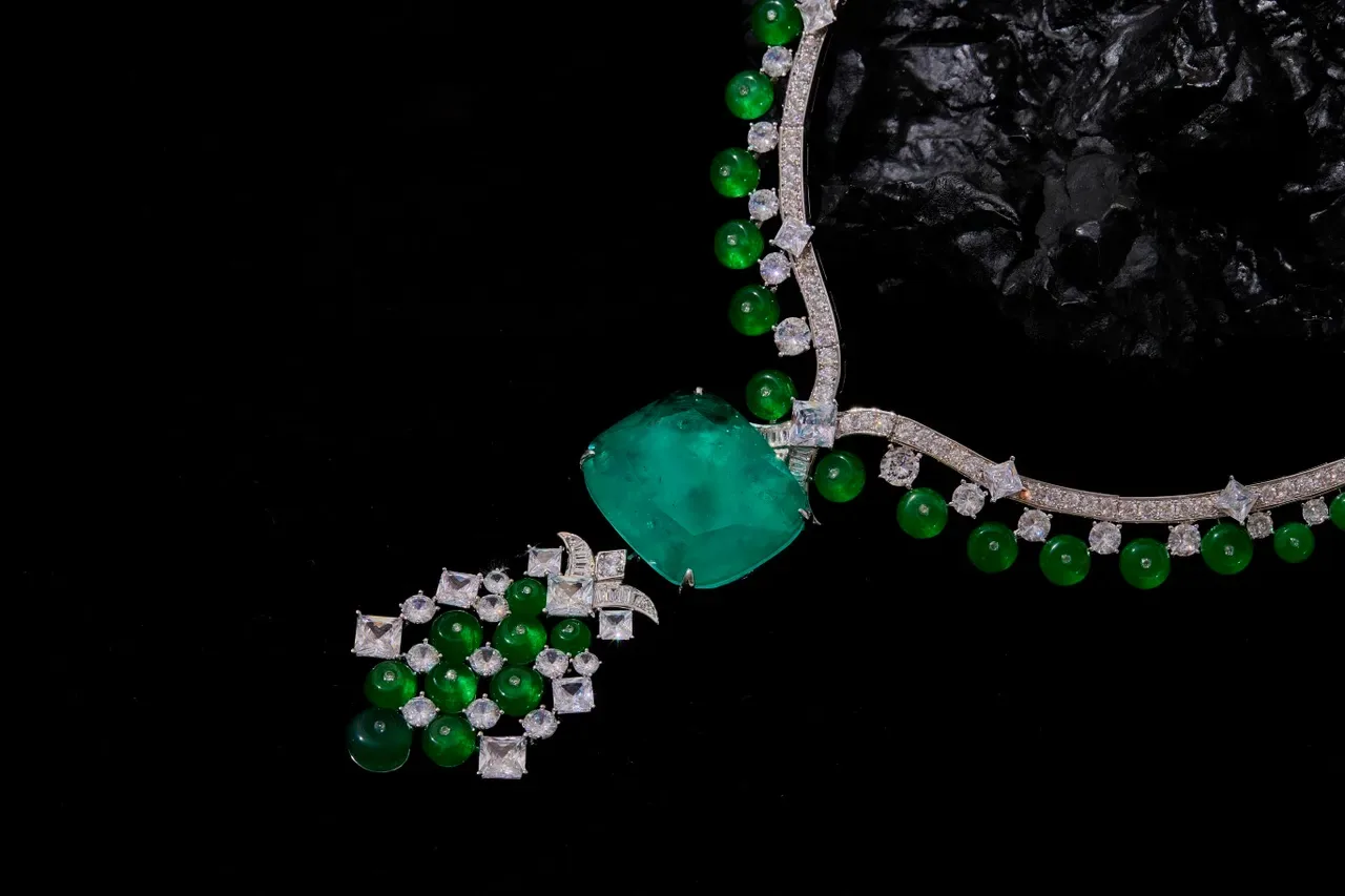 Green White Emerald-Cut Central Pendant Round Bead Accents Necklace 3