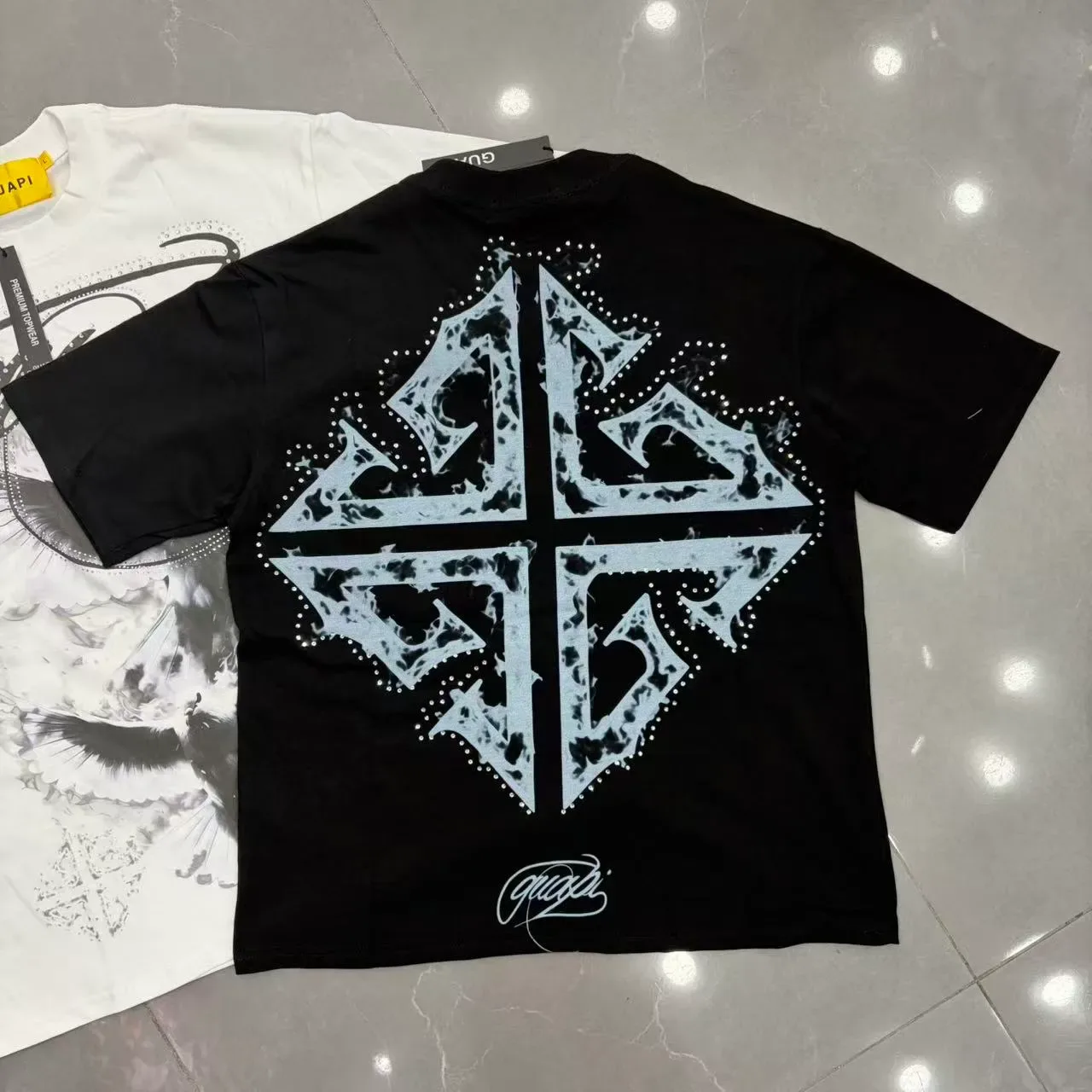 GUARI Graphic Dove Print T-Shirt 4