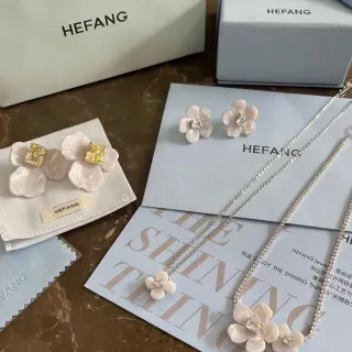 HEFANG Beige Gold Floral Motif Pearl-Like Petals Earrings